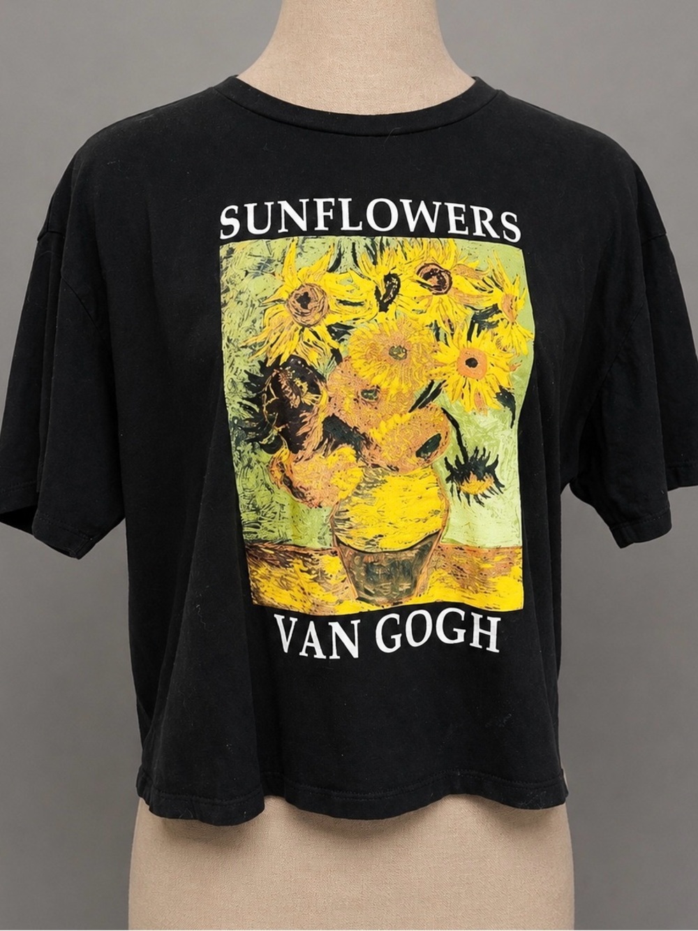 Black Van Gogh Sunflowers graphic cropped T-shirt, size, extra large XL